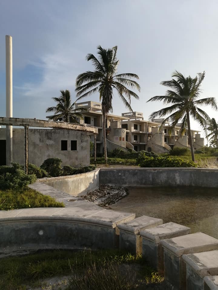 extraño hotel en telchac puerto, hotel abandonado en yucatan